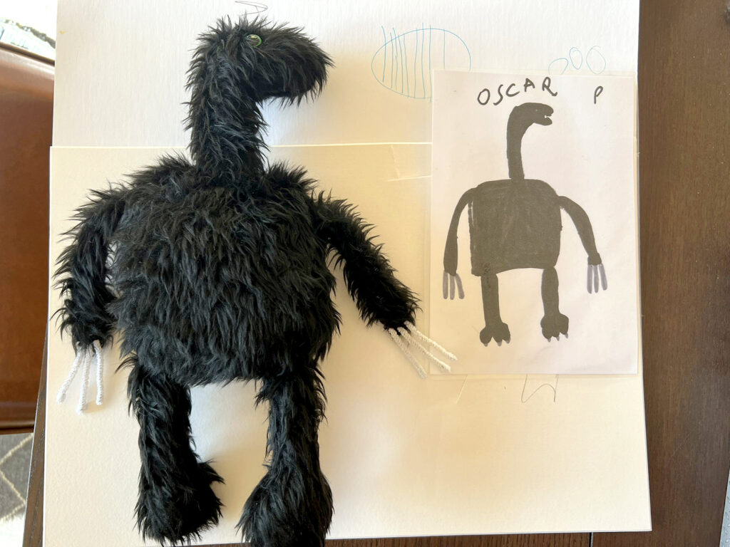 Guru TK Buatkan Boneka dari Gambar Imajinatif Muridnya