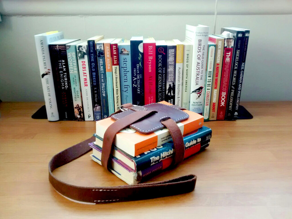 Tren Book Strap Bag: Jadikan Buku Menjadi Tas Kekinian