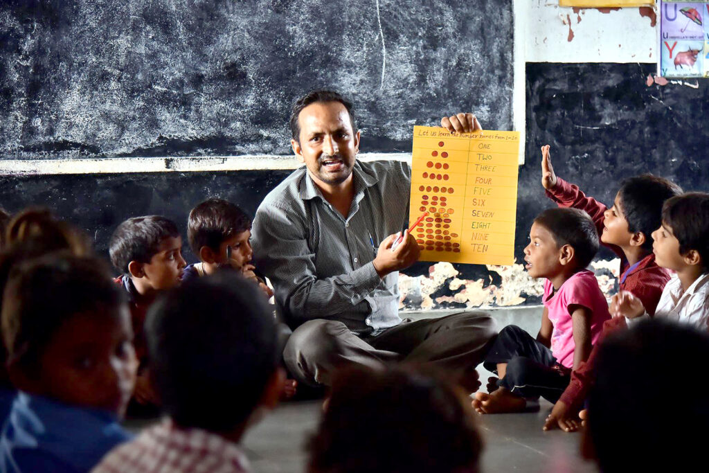 Kisah Rajesh Kumar Sharma: Guru Pendiri Sekolah Gratis di Bawah Jembatan